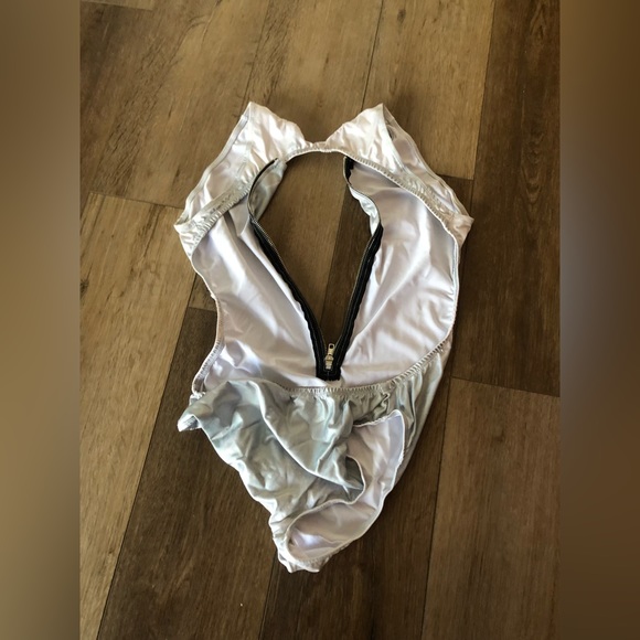 🟢 spencer’s iridescent zip up bodysuit - Picture 3 of 4